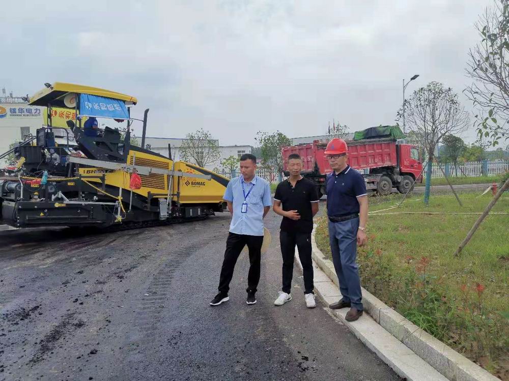 建設(shè)精品工程，鑄就行業(yè)名片，集團董事長孔德穩(wěn)蒞臨舜宇光學(xué)路面工程檢查指導(dǎo)工作