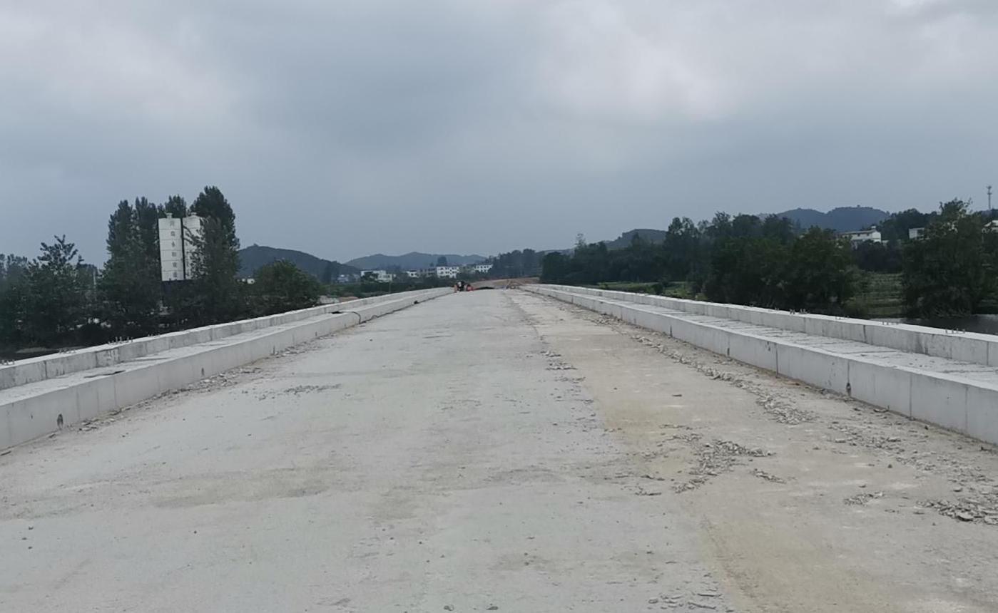 迎難而上保竣工 鼓足干勁再出發(fā)——集團董事長孔德穩(wěn)對河川西橋工程進(jìn)行檢查指導(dǎo)