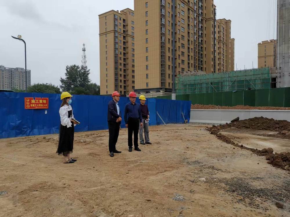 集團(tuán)董事長(zhǎng)孔德穩(wěn)趕赴新十八大街項(xiàng)目施工現(xiàn)場(chǎng)、王水生產(chǎn)基地視察工作