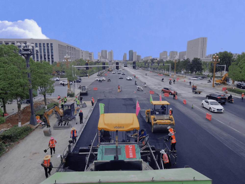   喜迎二十大，新五保暢通--永和集團(tuán)新五大道施工忙