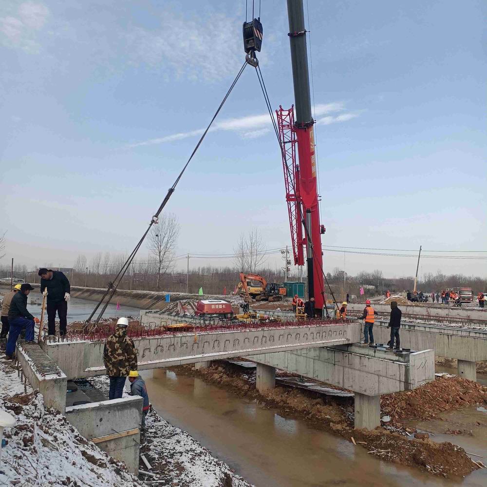 雷山匠谷三橋三路項(xiàng)目之萬(wàn)戶(hù)街架梁施工