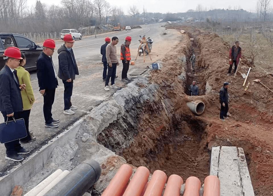 公司董事長孔德穩(wěn)深入一線視察指導(dǎo)工作