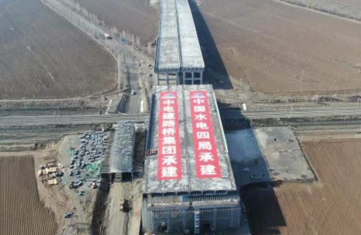 新疆單體最大、橋面最寬、重量最大的轉體橋成功轉體