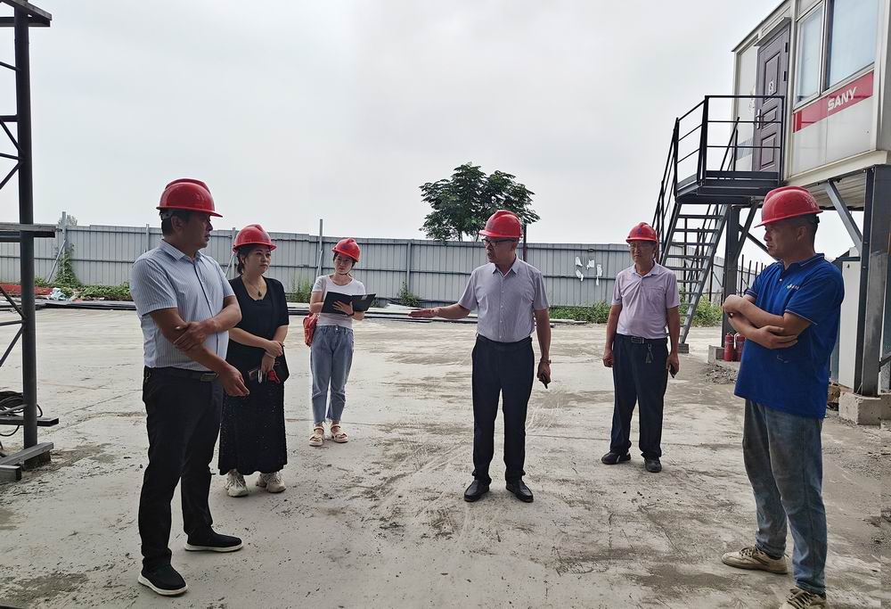 集團(tuán)黨支部書(shū)記 董事長(zhǎng)孔德穩(wěn)赴城陽(yáng)城拌合站進(jìn)行專(zhuān)項(xiàng)督導(dǎo)